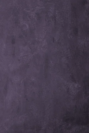 Fichi. Głęboki, fioletowy odcień. Styl dark mood.