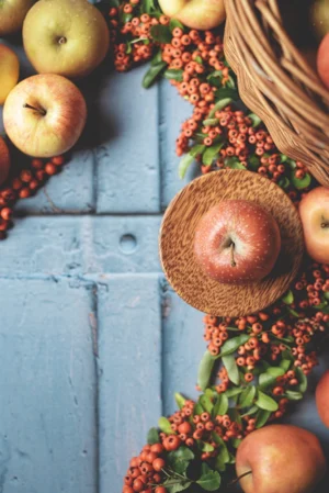 Tło do fotografii kulinarnej i produktowej. Stare metalowe niebieskie drzwi. Styl vintage. Winylowe tło do fotografii, zwijane, trwałe, drukowane.