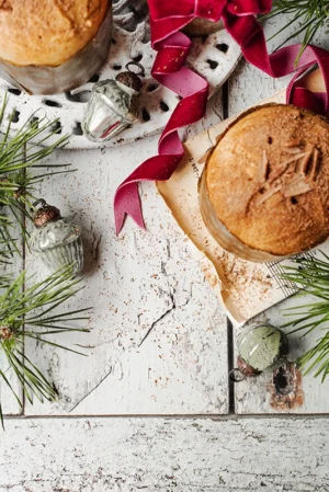 Whitechapel w stylizacji. Przykładowa stylizacja .Tło do fotografii kulinarnej i produktowej. Kolor białe rustykalne drewno.