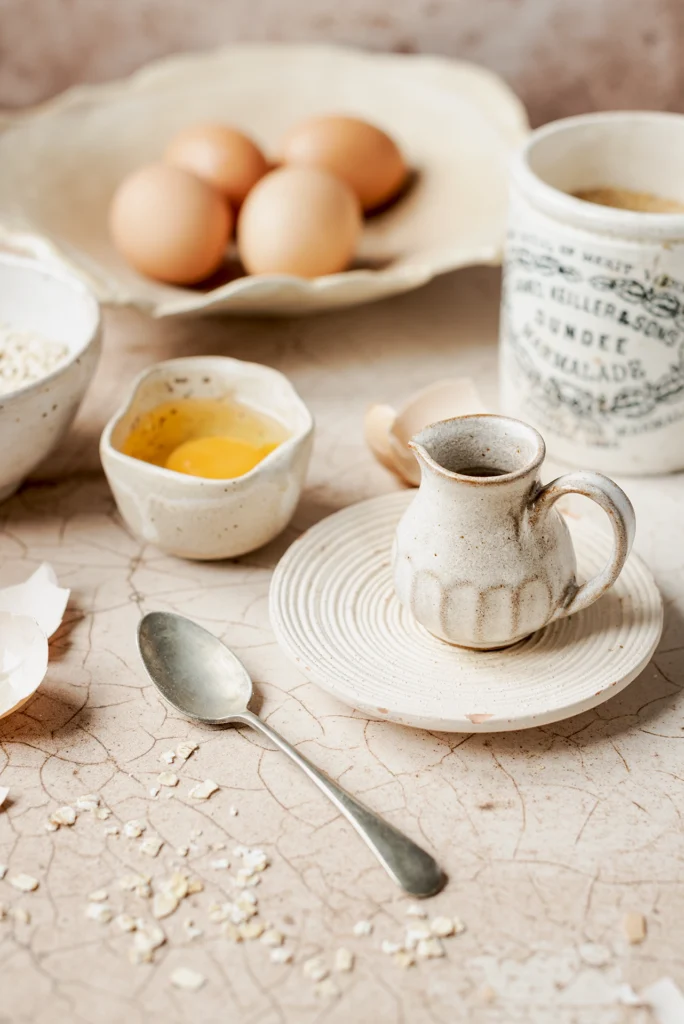 jasne tło imitujące kamień, idealne do fotografii produktowej