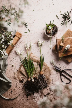 Tło do fotografii kulinarnej i produktowej. Kolory neutralne, beżowy marmur. Winylowe tło do fotografii, zwijane, trwałe, drukowane. Wzór imitujący kamień naturalny.