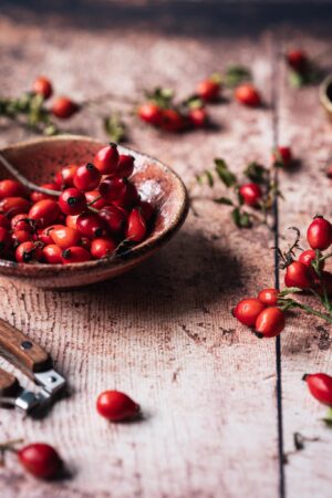 Tło do fotografii kulinarnej i produktowej. Kolory różne odcienie brązów, beży. Winylowe tło do fotografii, zwijane, trwałe, drukowane. Wzór imitujący drewniane dechy.