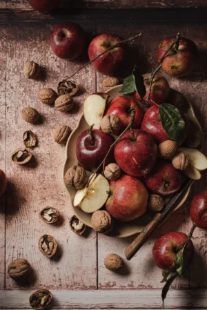 Tło do fotografii kulinarnej i produktowej. Kolory różne odcienie brązów, beży. Winylowe tło do fotografii, zwijane, trwałe, drukowane. Wzór imitujący drewniane dechy.