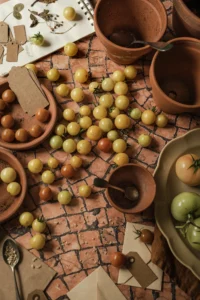 Tło do fotografii kulinarnej i produktowej. Kolory różne odcienie pomarańczowego. Winylowe tło do fotografii, zwijane, trwałe, drukowane. Wzór imitujący mozaikę kafelków.