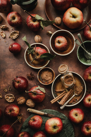 Tło do fotografii kulinarnej i produktowej. Kolory różne odcienie brązy. Winylowe tło do fotografii, zwijane, trwałe, drukowane. Wzór malowany imitujący powierzchnię teksturalną.