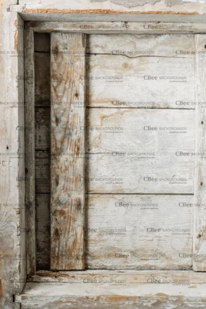 Drewniane tło fotograficzne Framed in Light – deski w odcieniach złamanej bieli, ciepłego beżu i szarości z naturalnymi przetarciami odsłaniającymi ciepły brąz i miód surowego drewna. Widoczna rama nadaje głębię kompozycji. Idealne tło do sesji kulinarnych, flat lay i fotografii produktowej w stylu rustykalnym i vintage.