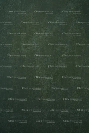 Tło fotograficzne Morning Sage – głęboka, fakturowana powierzchnia w odcieniach ciemnej szałwii, butelkowej zieleni i zgaszonego khaki, z subtelnym, rozproszonym nalotem jasnych plam przypominających poranny szron lub patynę starego brązu. Matowe, mineralne wykończenie o spokojnej, botanicznej elegancji. Idealne do fotografii kulinarnej, kosmetycznej i produktowej w stylu organic i fine art.